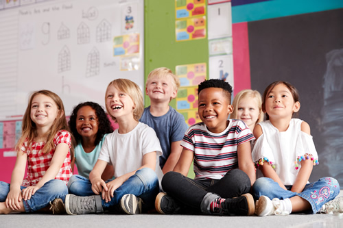 Learn how one Arizona speech language pathologist is using a technology platform to teach social learning to students with autism and pragmatic language disorders, like these smiling students in class.