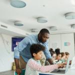 Guru yang menggunakan teknologi melaporkan koneksi yang lebih kuat, komunitas dengan siswa