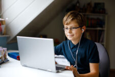 Do Students Learn Better Online or in a Classroom: Statistics